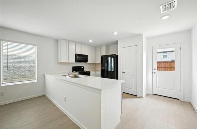 Photo - 205 Ashbrook St