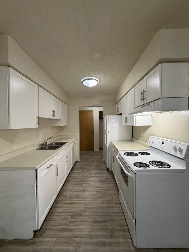 45598-45598 McIntosh Dr