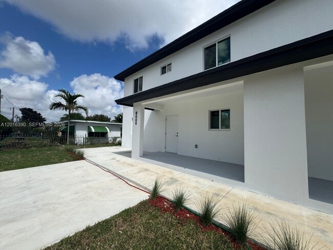 8005 NW 14th Ct