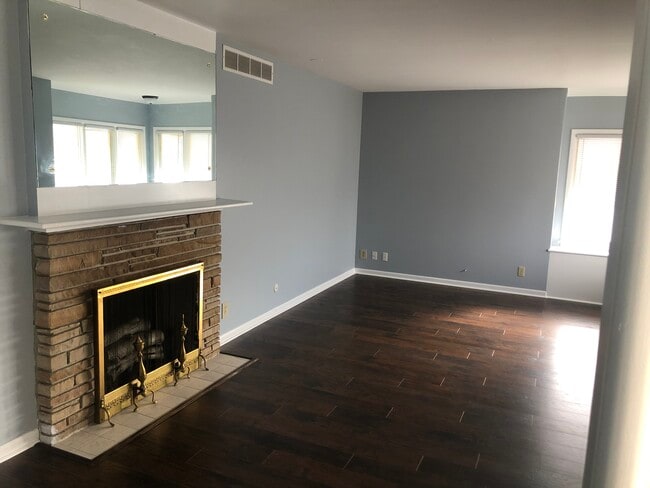 Photo - 2358 S Crestway St