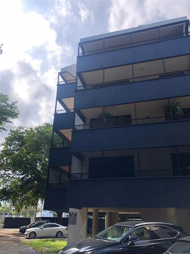 Building Photo - 16220 NW 2nd Ave Unit 410