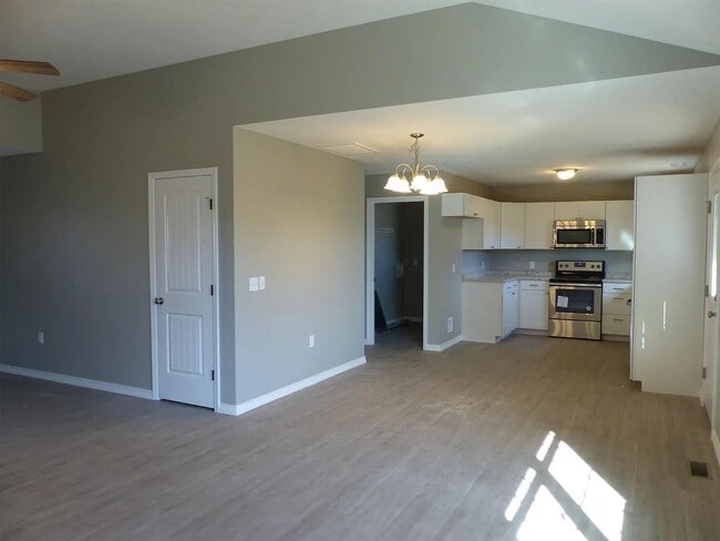 Photo - 3 Bedroom Ozark Home Available! Great Neighborhood!