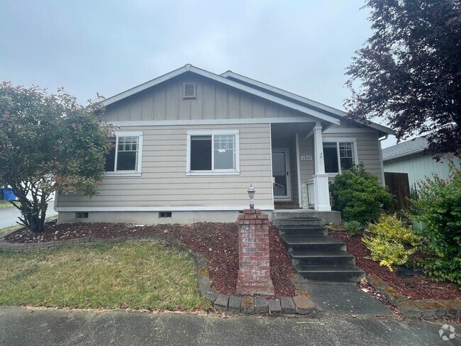 Building Photo - Cozy and Comfortable 3 Bedroom Home, Close...