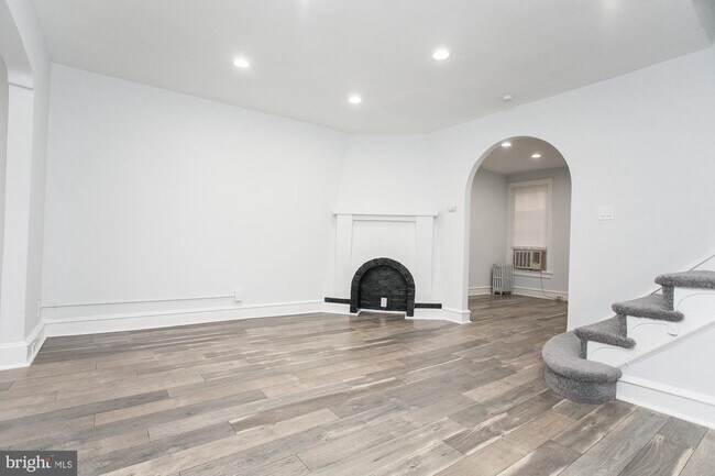 Photo - 615 Jamestown St