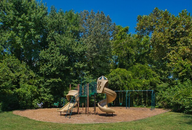 Building Photo - Chapel Lake Apartments