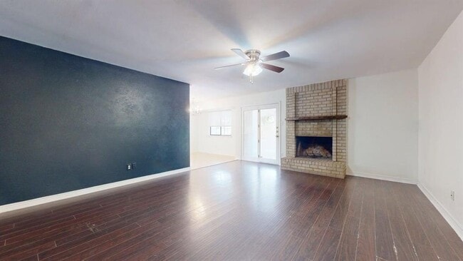 Photo - 1604 Wildflower Dr