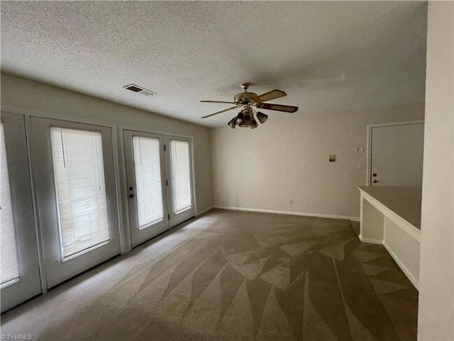 Building Photo - COMING SOON!! 2 BED 2 BATH CONDO!