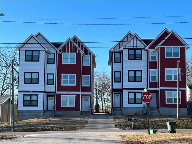 Photo - 1569 Brooks Ave