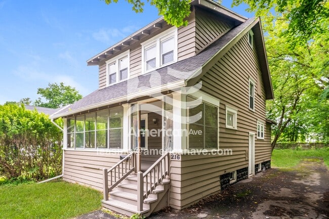 Photo - 216 Marguerite Ave