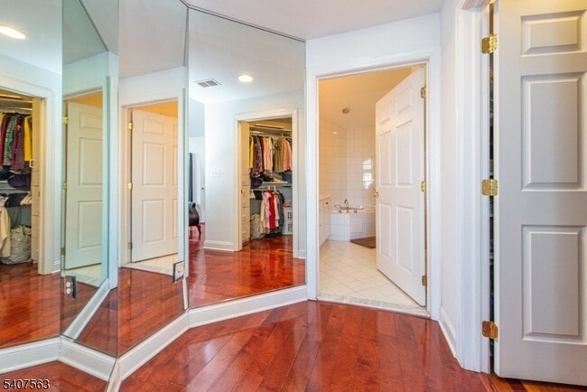 Photo - 115 Kensington Ln