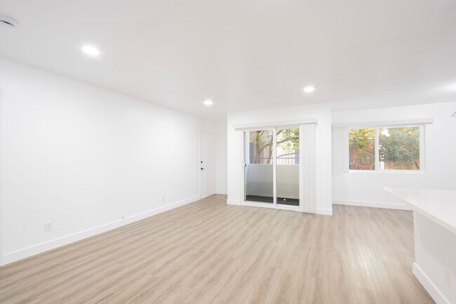 1235 N Ogden Dr