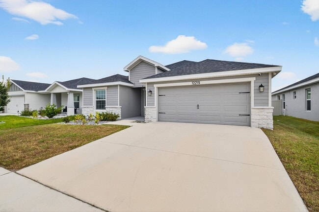 Photo - New Spacious 4 Bed - W/Amenities!