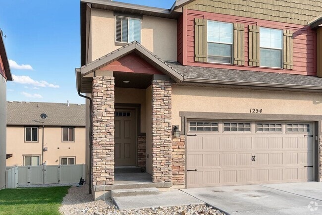 Building Photo - Luxurious Spacious layout in convenient Sa... Rental