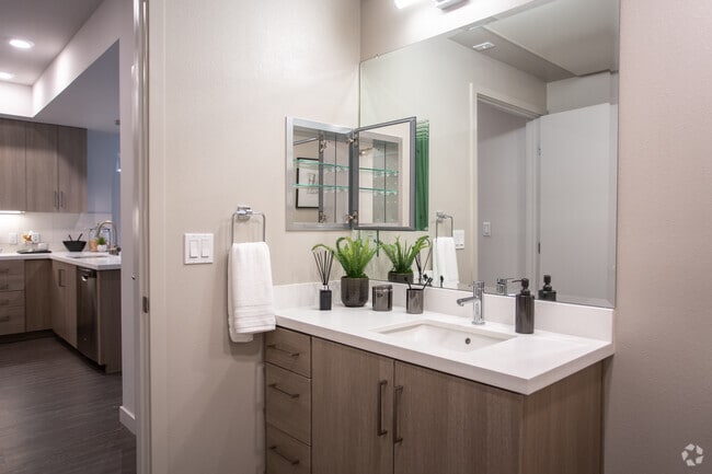 1BR, 1BA-672 SF - Mira