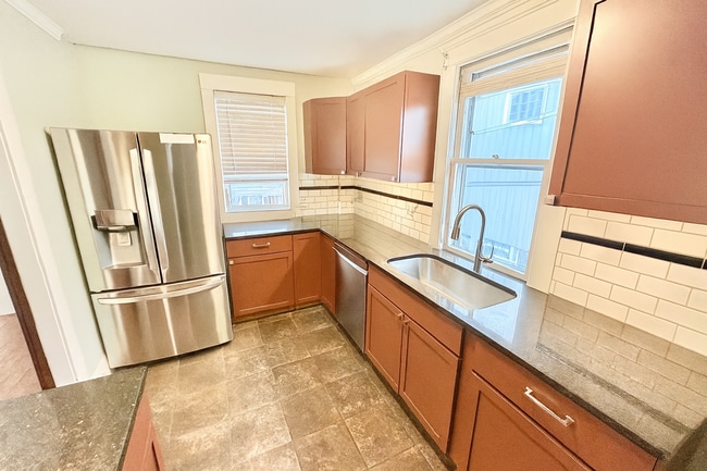 Building Photo - 305 Packard St Unit 01