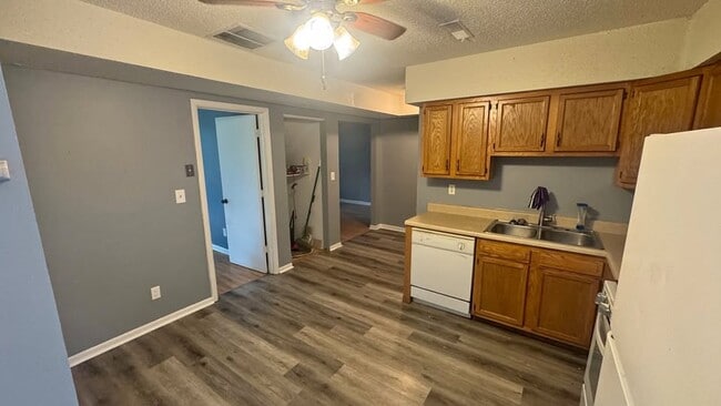 Photo - 204 Avondale Ave Unidad B