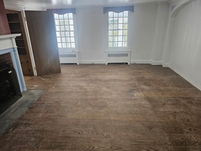 Photo - 10 N Lake St