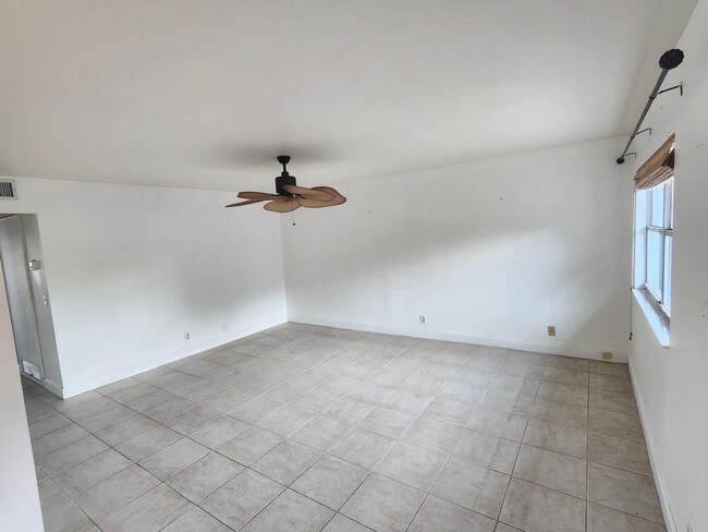 Photo - 509 Saxony Dr Unit K