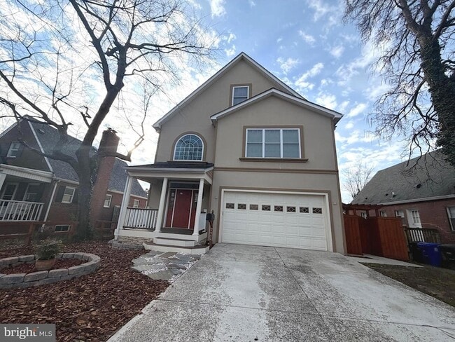 Photo - 728 18th St S