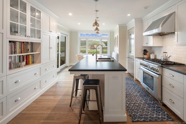 Photo - 25 Channel Ave