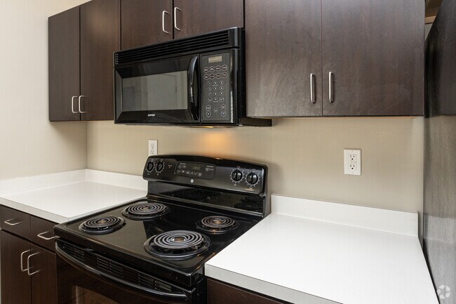1BR, 1BA - 610 SF - Kitchen