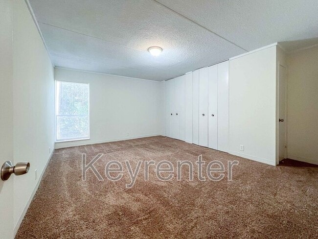 Photo - 530 Berlin Dr