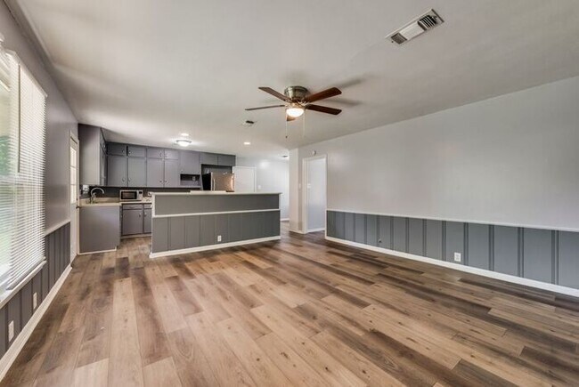 Photo - 1014 W Belden St