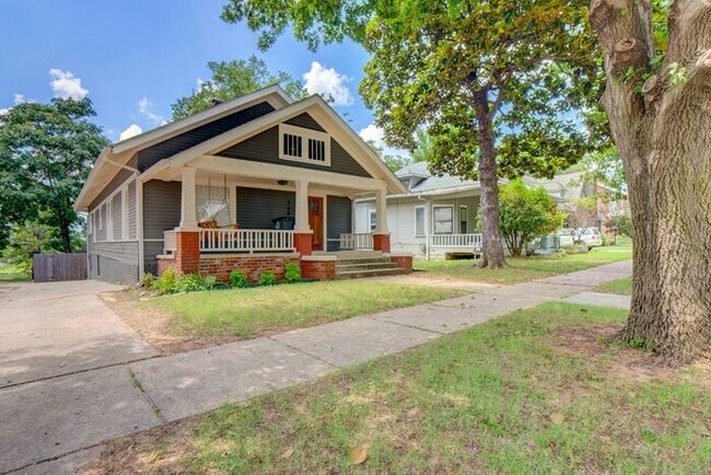 Remodeled Historic 3 Bedroom in The Heights!