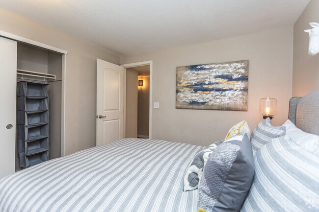 2BR, 1BA - B1