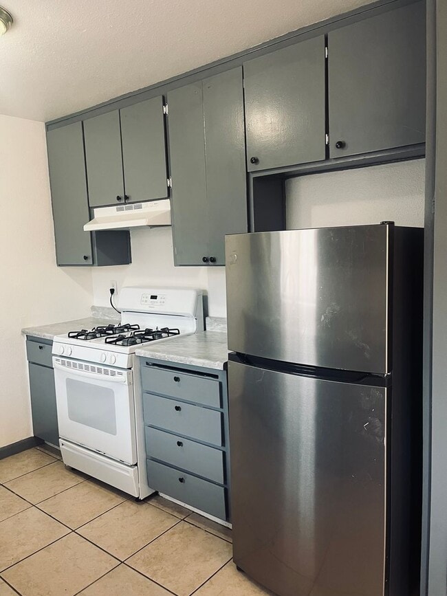 Building Photo - 1117 Roselawn Ave Unit B