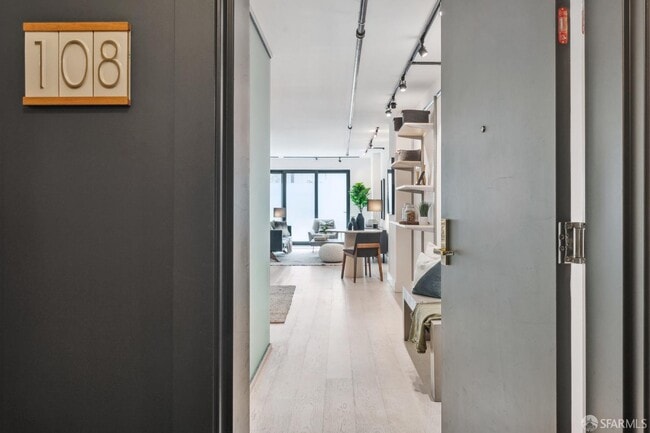 Photo - 1875 Mission St