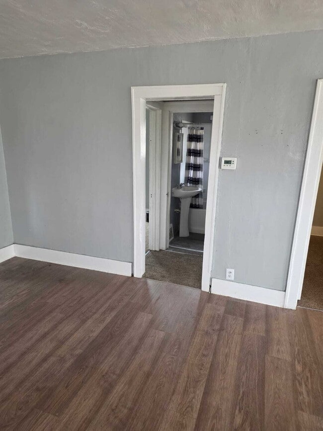 Photo - 2-Bedroom Gem on Barrie Avenue – Perfectly Quaint Living in Flint!