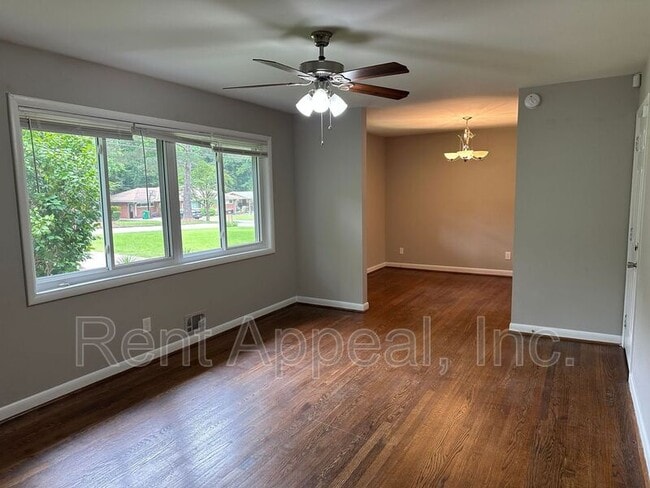 Photo - 1914 La Mesa Ln