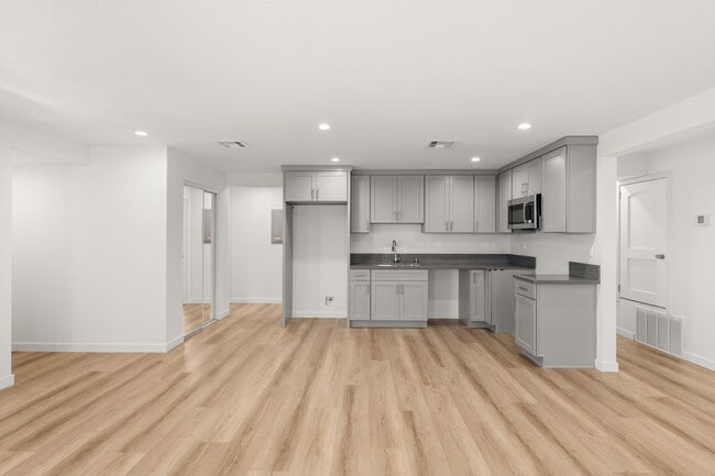 Photo - 4700 S Gramercy Pl Unit 4702.0