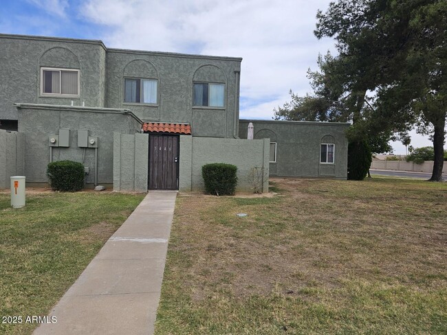 Photo - 5446 W Sheena Dr Townhome
