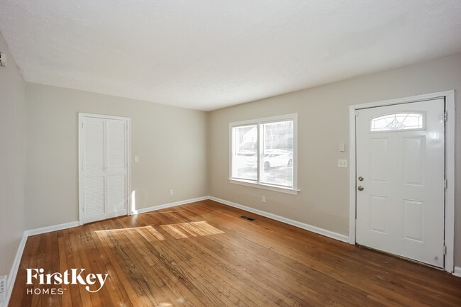 Photo - 519 Erin Ave SW