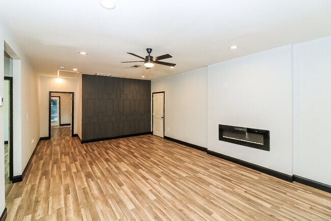 Photo - 1433 Willow Dr