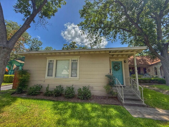 Building Photo - Unbeatable Location – Walk to the Comal Ri... Rental