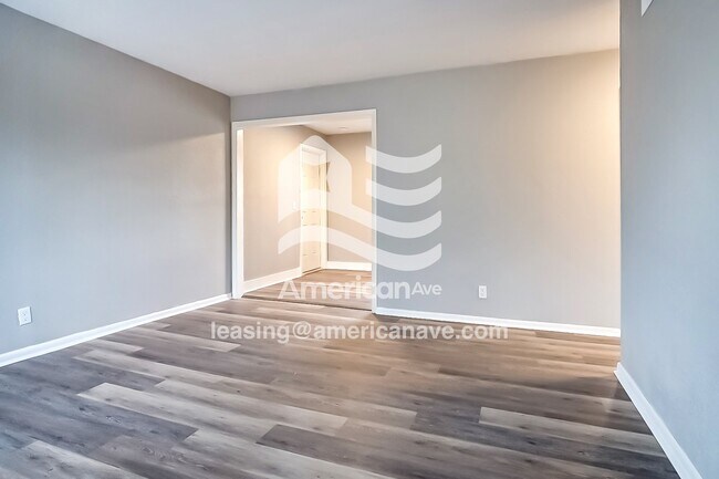 Photo - 5215 N Johnstown Ave