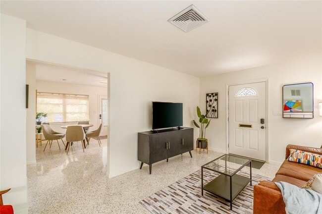 Photo - 723 Wilson Ave