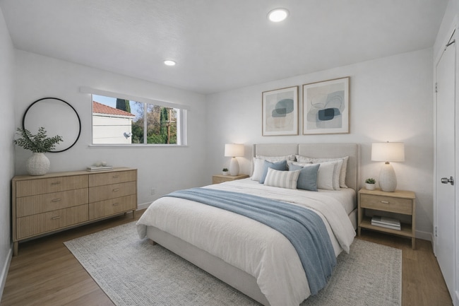 Photo - 1731 Ross Cir