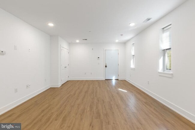 Photo - 1335 N Marston St Unit 102