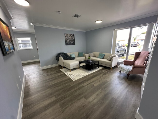 Photo - 814 SW 12th Pl