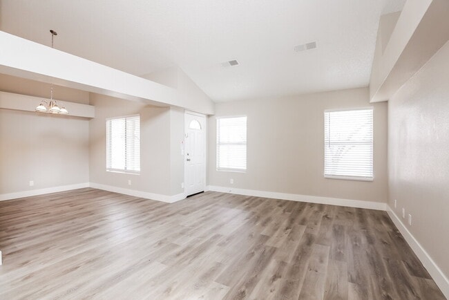 Photo - 106 Spinnaker Dr