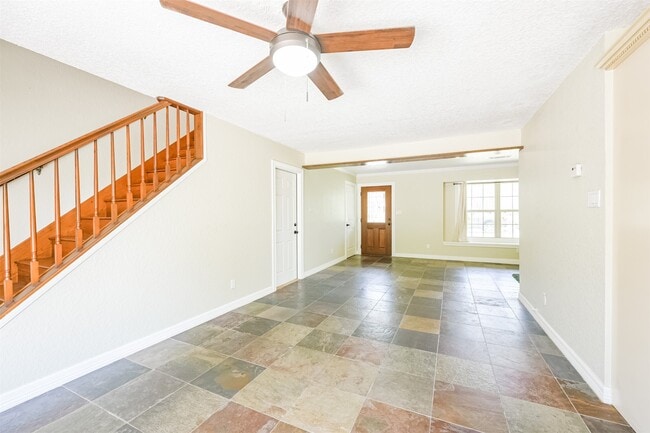 Photo - 201 Meadowlawn St