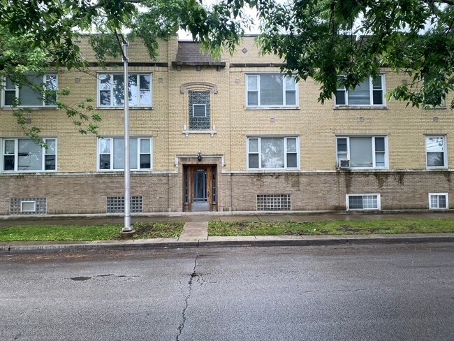 Building Photo - 6501 W School St Unit 2W Rental