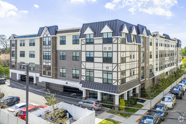 Building Photo - The Promenade at Lynbrook