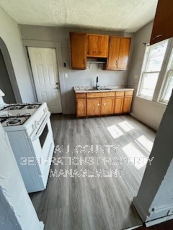 Photo - 1011 E 140th St