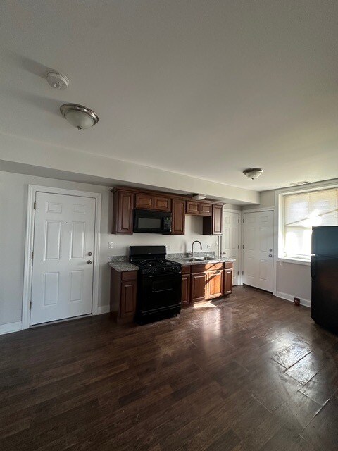 Photo - 1717 E 78th St