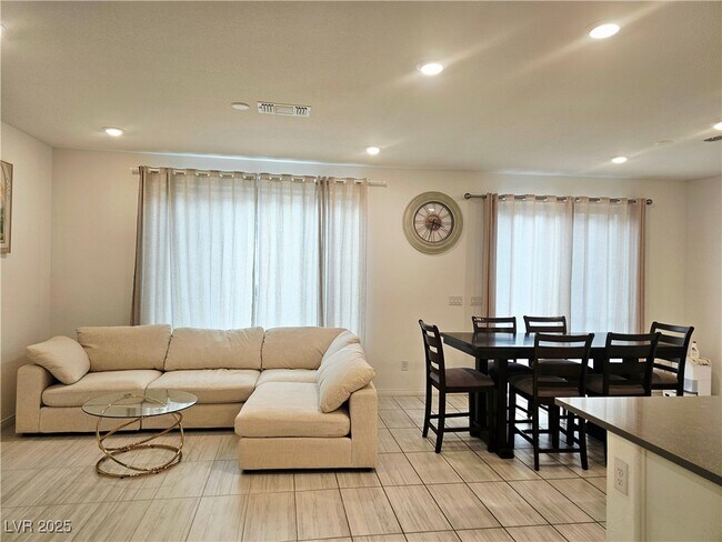 Photo - 8033 Adelaide Hls St